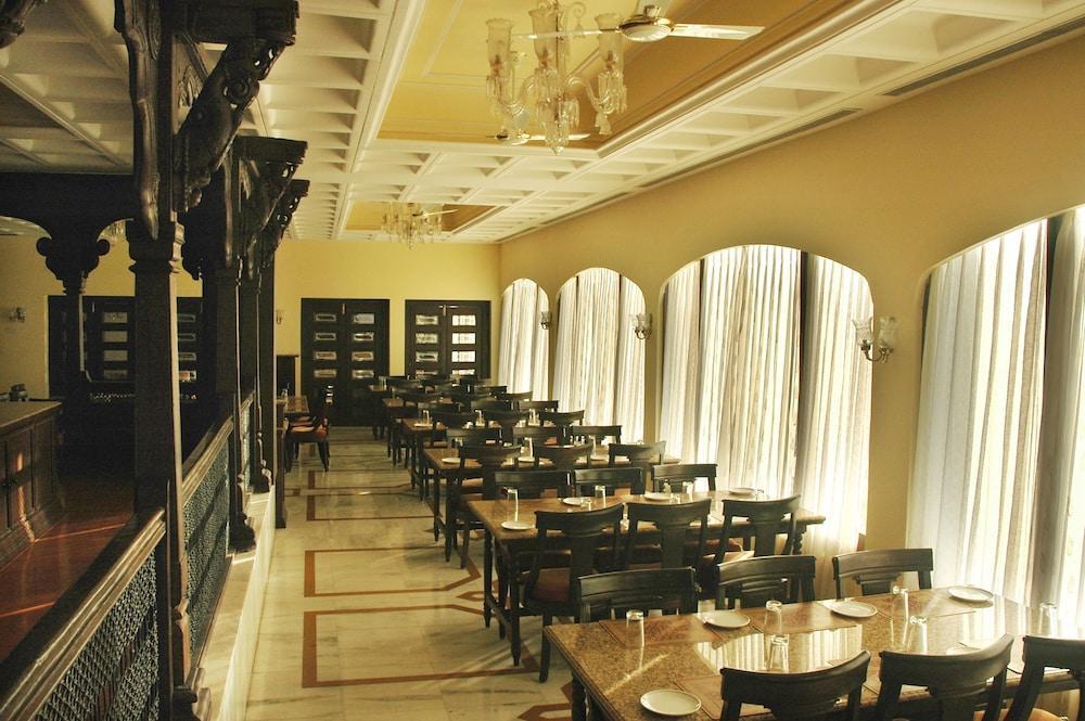 Hotel Hilltop Palace Udaipur Restaurant photo